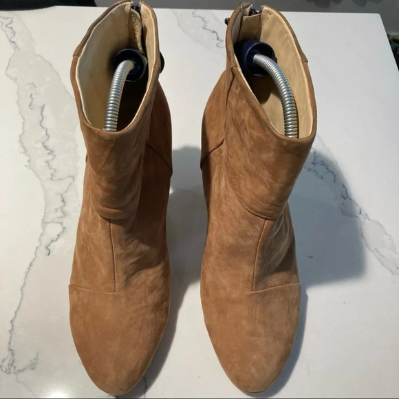 RAG & BONE Tan Suede Sz 9.5 Stacked 3” Heel Booties - Picture 2 of 11